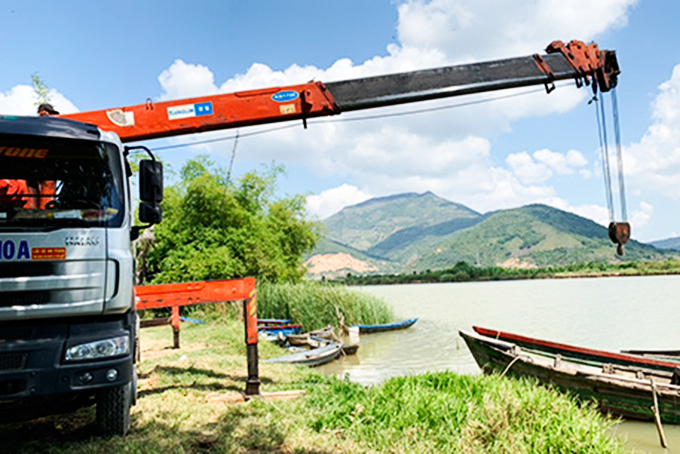 XE CẨU TỰ HÀNH LÀM VIỆC TẠI CÔNG TRƯỜNG TRONG ĐÔ THỊ