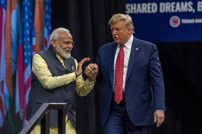 Thủ tướng Ấn Độ Modi (bên trái) và Tổng thống Mỹ Trump. Ảnh: Forbes.