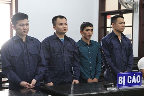 Băng trộm xe máy ở Nha Trang lãnh án