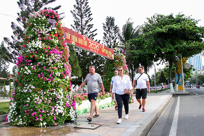 Russian tourists on street in Nha Trang