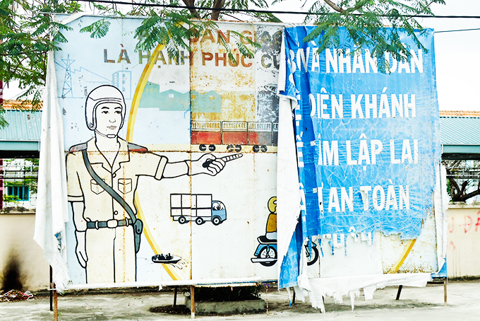 Nhếch nhác pa nô tuyên truyền