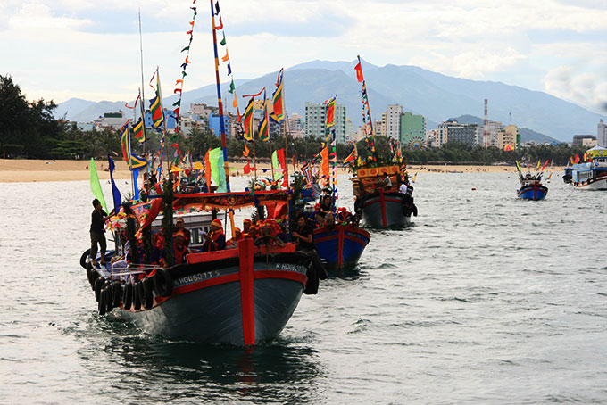 A Whale Worshipping Ceremony organized by fishermen in Vinh Truong Ward 