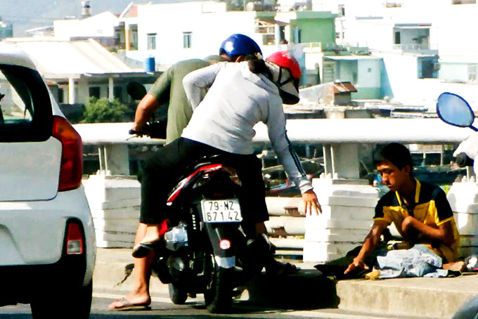 Tái diễn tình trạng người ăn xin trên đường phố Nha Trang