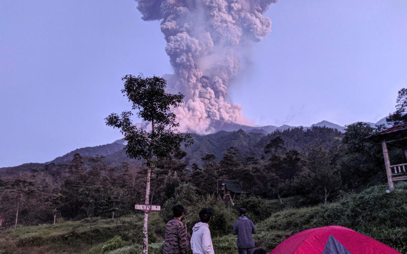 Núi lửa Merapi tại Indonesia phun trào, tro bụi bốc cao 6.000m