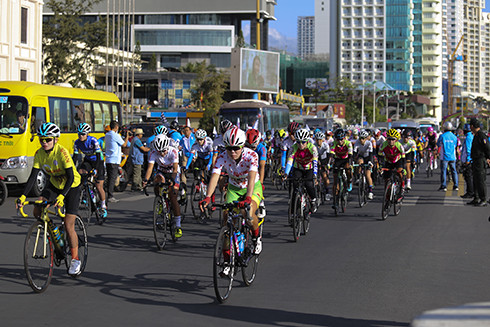 Cyclists rolling off start line in Nha Trang