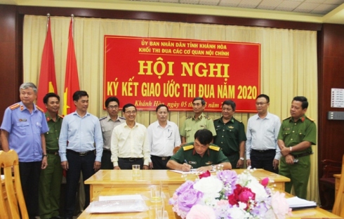 Khối thi đua các cơ quan Nội chính tỉnh Khánh Hòa ký kết giao ước thi đua năm 2020