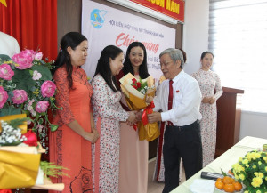 Ông Lê Xuân Thân thăm Hội Liên hiệp Phụ nữ Khánh Hòa nhân ngày Quốc tế Phụ nữ 8-3