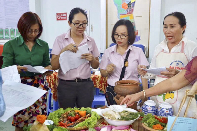  Hàng năm, các đơn vị, xã, phường tổ chức hội thi nấu ăn hưởng ứng ngày Gia đình Việt Nam.
