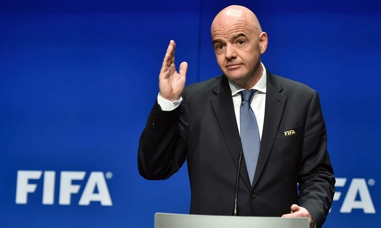 Chủ tịch FIFA Gianni Infantino kêu gọi các tổ chức bóng đá chung tay đẩy lùi Covid-19. Ảnh: AFP.