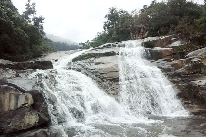 Suối Mấu - thác Bầu là một điểm có tiềm năng phát triển du lịch sinh thái ở Khánh Vĩnh.