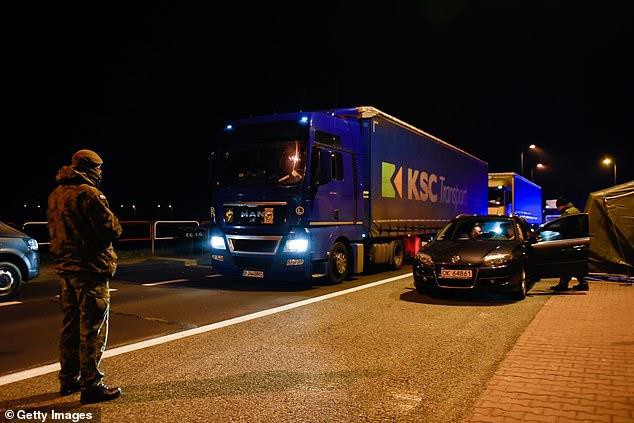 EU sắp đóng cửa toàn bộ biên giới trong 30 ngày