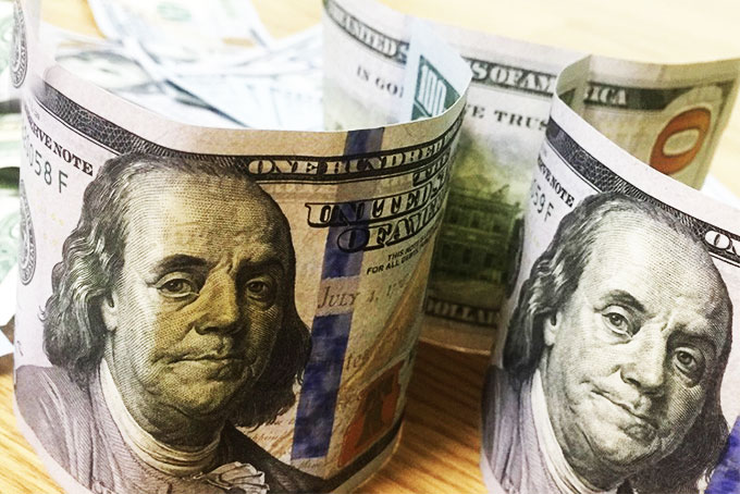 Giá USD vẫn chưa ngừng rơi