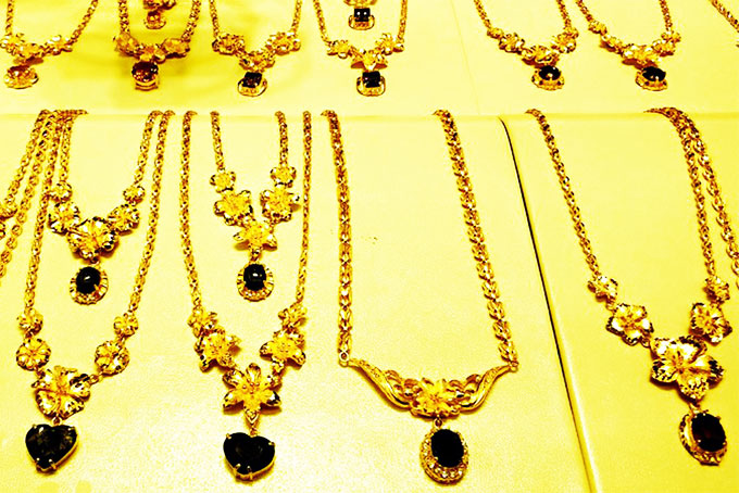 Khoảng cách giá vàng trong nước và thế giới giãn rộng 4,5 đồng/lượng