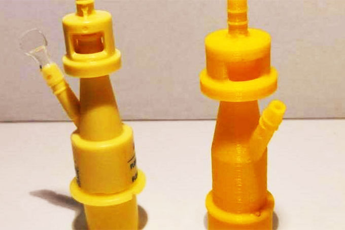  Van thở Venturi bản gốc (trái) và “anh em sinh đôi” tạo ra bằng công nghệ in 3D