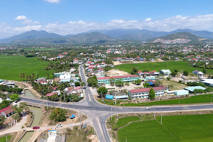 Diên Khánh: Tăng cường xử lý vi phạm hành lang an toàn đường bộ