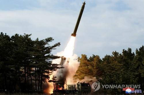 Một quả tên lửa Triều Tiên phóng đi trong một vụ phóng hôm 2/3. Ảnh: Yonhap.