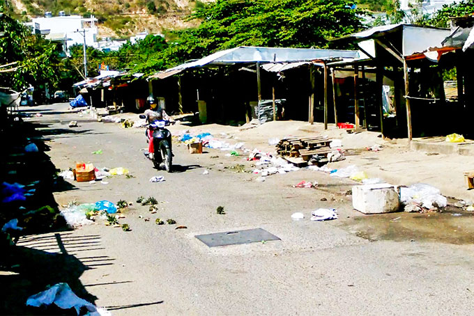 Chợ tự phát gây ô nhiễm môi trường