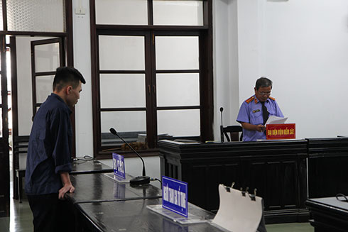 Bị phát hiện khi mang ma túy về cho bạn