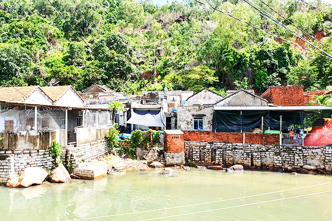 Khảo sát để di dời dân dưới chân đèo Cả