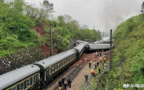 Tàu hỏa đi qua Vũ Hán (Trung Quốc) trật ray, hơn 100 người thương vong