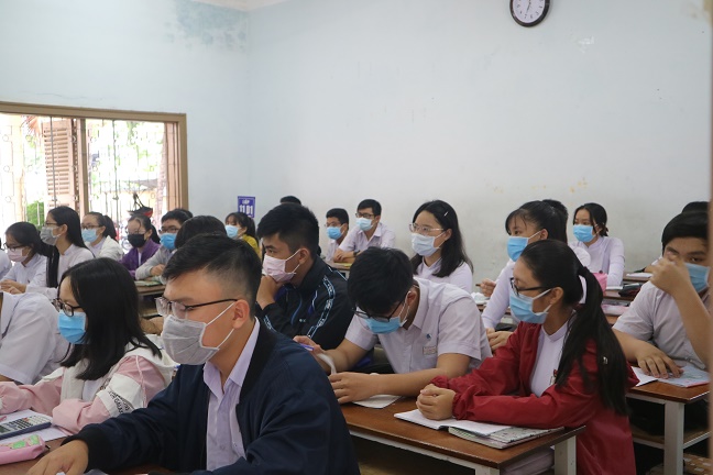 Học sinh lớp 12 tạm thời không đến trường mượn học bạ