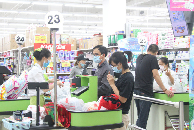 Nhiều người đã chuyển từ đi chợ truyền thống sang mua sắm ở các siêu thị