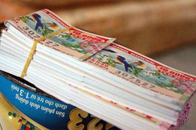 Hỗ trợ người bán vé số phải nghỉ bán vì dịch Covid-19