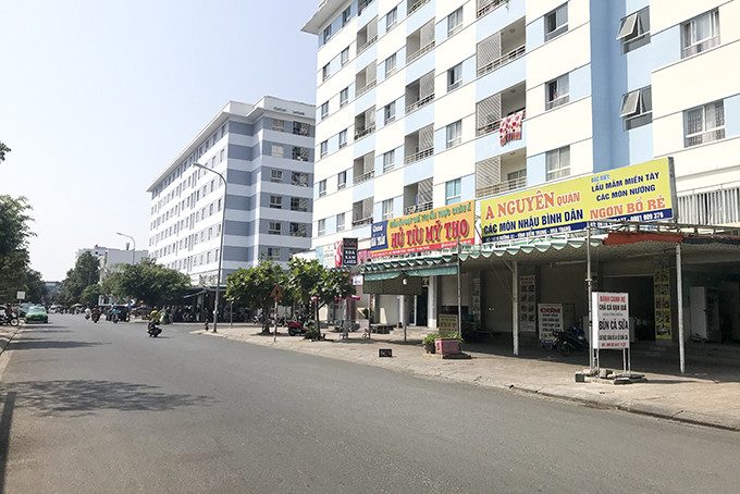 Nhiều hàng, quán kinh doanh trên đường A1, Khu đô thị Vĩnh Điềm Trung đã đóng cửa.