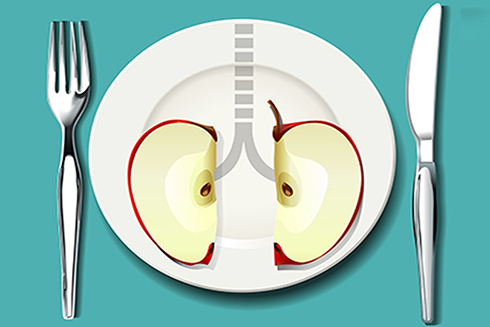 Những thực phẩm tốt nhất cho phổi gồm: táo, trà xanh, rau lá xanh, tỏi, gừng, nghệ, cá hồi, chuối,... Ảnh minh họa: Shutterstock