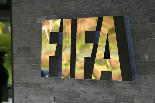 FIFA ra thông báo then chốt, bóng đá 'tê liệt' hoàn toàn