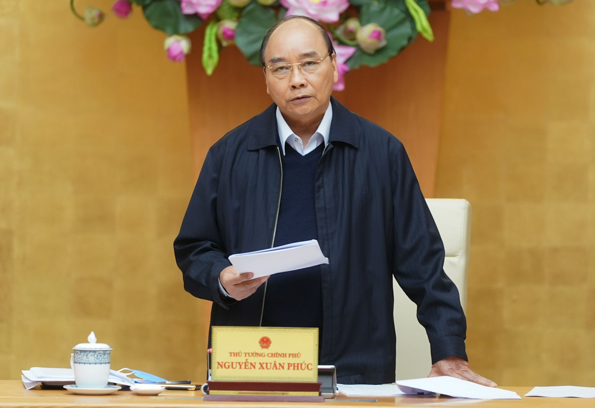 Thủ tướng Nguyễn Xuân Phúc yêu cầu việc chi trả hỗ trợ phải thuận lợi cho người lao động, người gặp khó khăn. Ảnh: VGP/Quang Hiếu