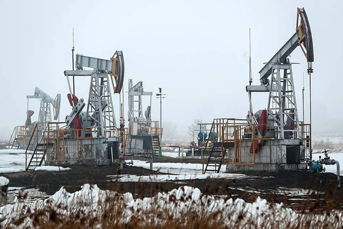 Giá dầu mỏ thế giới giảm mạnh