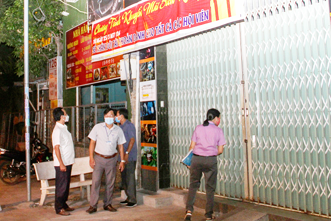 Các đại lý Internet, điểm cung cấp dịch vụ trò chơi điện tử công cộng: Nơi tạm dừng, chỗ lén lút hoạt động