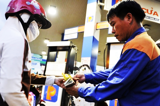 Giá xăng giảm lần thứ 7 liên tiếp, chỉ còn hơn 11 ngàn/lít