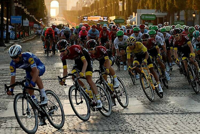 Tour de France diễn ra khiến nhiều VĐV được đảm bảo việc làm trong năm 2020. Ảnh: AFP.