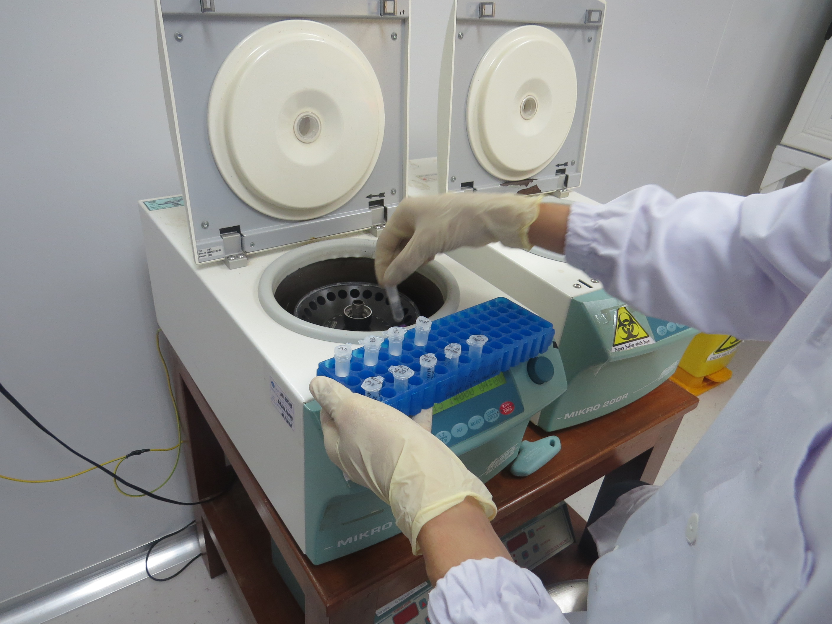 Theo dõi, cách ly 10 trường hợp