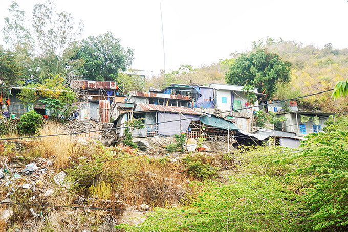Khu vực người dân thuộc tổ 3  Trường Hải,  phường Vĩnh Trường  sinh sống  có nguy cơ sạt lở. 