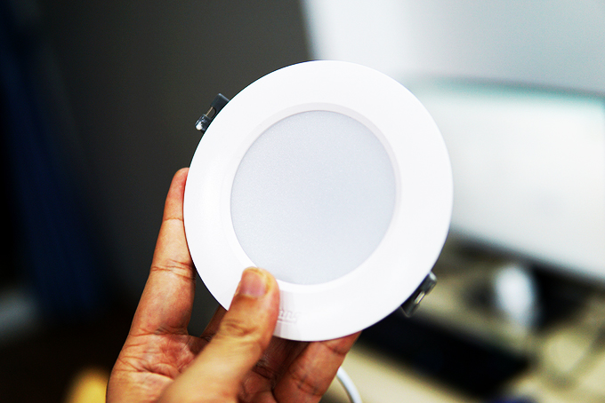 Đèn LED có kích thước nhỏ, ánh sáng chiếu theo hướng, dễ ứng dụng vào nhiều nhu cầu khác nhau.