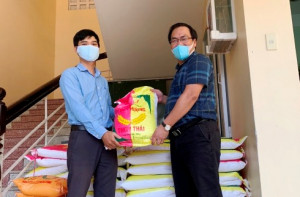 Phường Vĩnh Hòa tiếp nhận thêm hơn 4,4 tấn gạo hỗ trợ người dân khó khăn