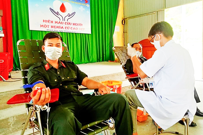 Hơn 50 cảnh sát cơ động hiến máu tình nguyện