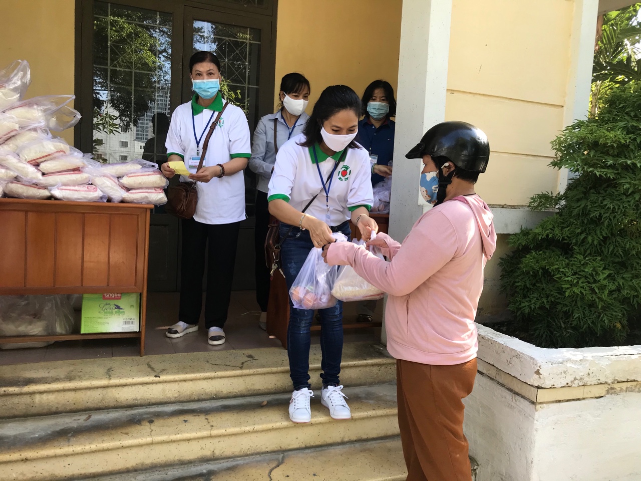 Chương trình "Hạt gạo nhân ái": Cấp phát gạo cho người nghèo đến ngày 8-5