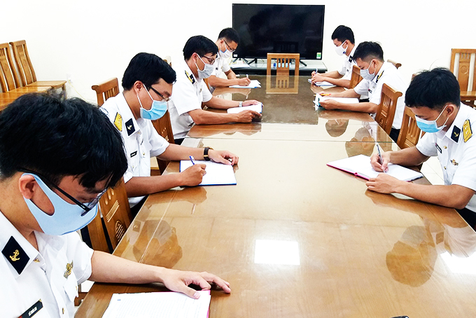 Các giảng viên của học viện tham gia viết bài dự thi.