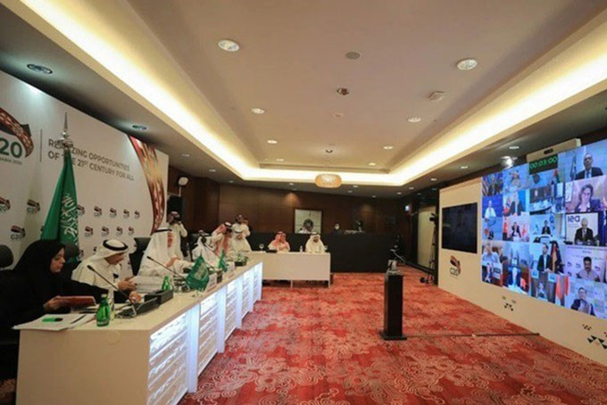 Một hội nghị trực tuyến giữa các bộ trưởng G20 do Bộ trưởng Năng lượng Arab Saudi  Abdulaziz bin Salman (thứ ba từ trái sang) chủ trì hôm 10/4. Ảnh:  AFP