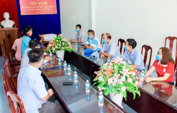 Trường Đại học Nha Trang làm việc với Hội Chữ Thập đỏ tỉnh. 