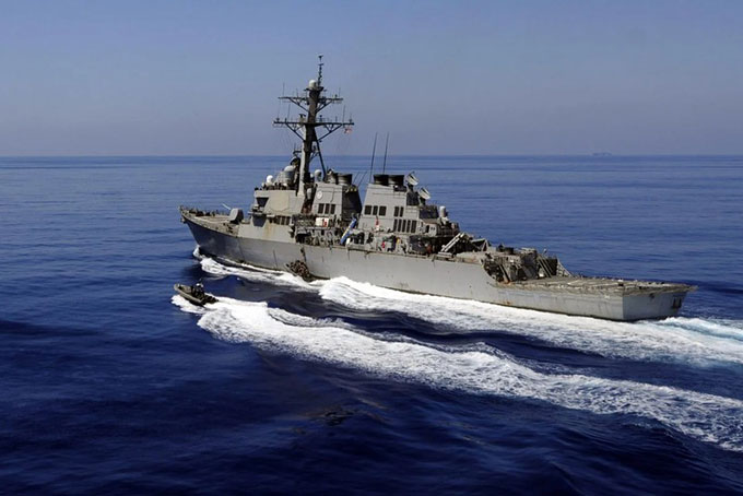 Tàu khu trục tên lửa dẫn đường USS Barry (DDG-52). Ảnh: Getty.