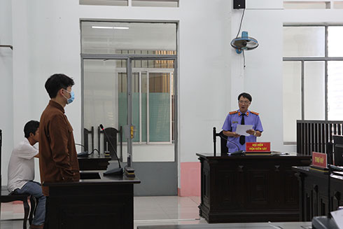 Đại diện Viện Kiểm sát nhân dân tỉnh Khánh Hoà luận tội.