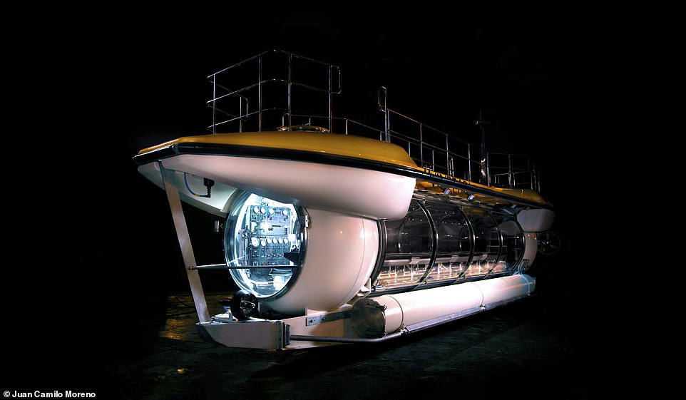 Tàu ngầm Triton DeepView24 có thể lặn sâu 100m dưới mặt nước biển và mang đến tầm nhìn siêu rộng nhờ cửa sổ  