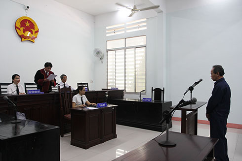 Trộm điện thoại đang quay phim