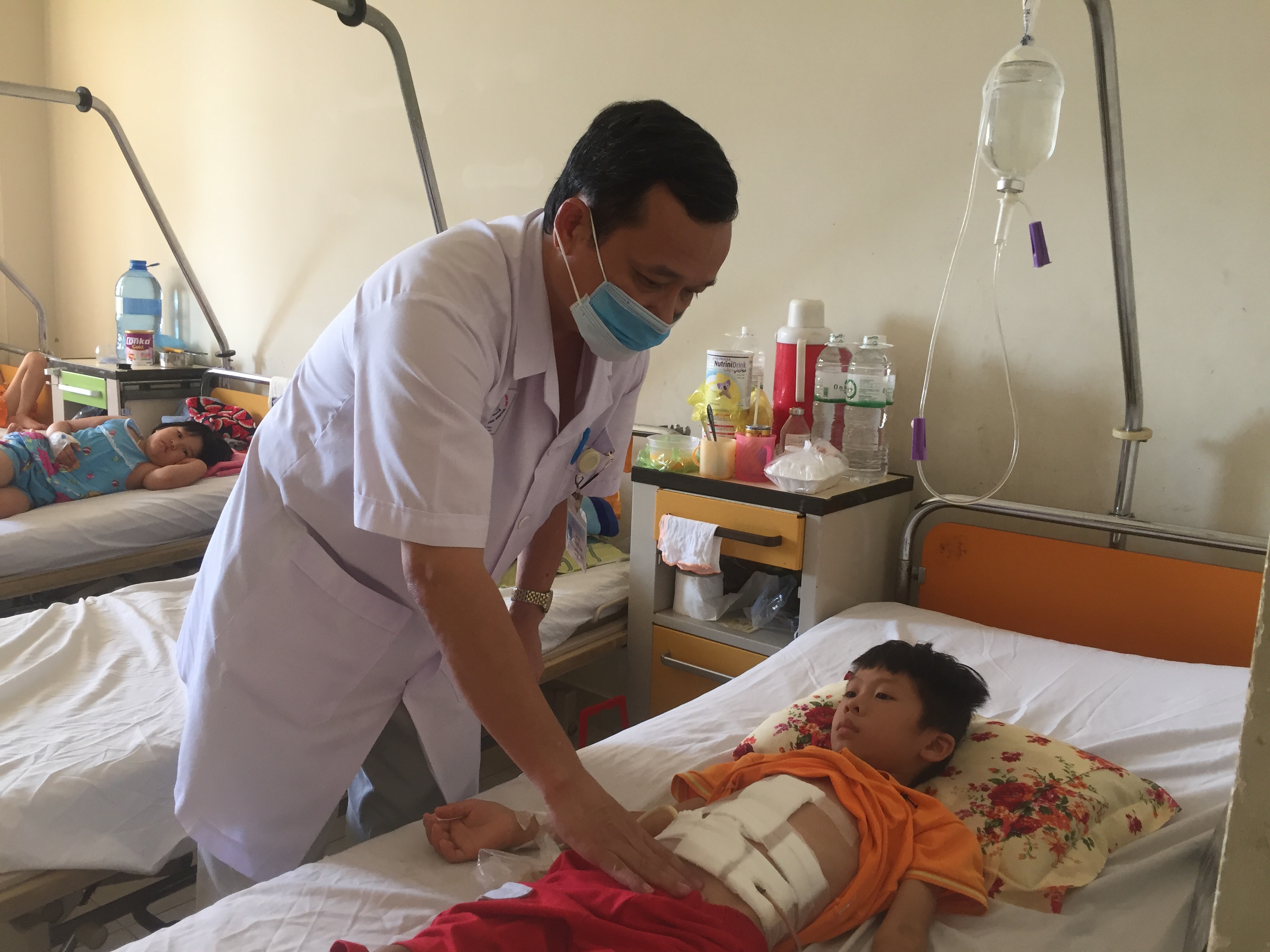 Bệnh viện Đa khoa tỉnh Khánh Hòa cứu sống bệnh nhân nhi bị đứt đôi dạ dày và tụy