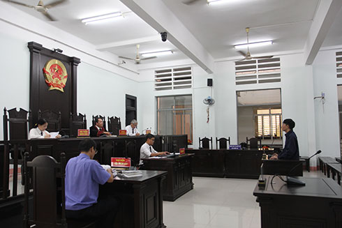 Chiếm đoạt tiền của khách đi taxi